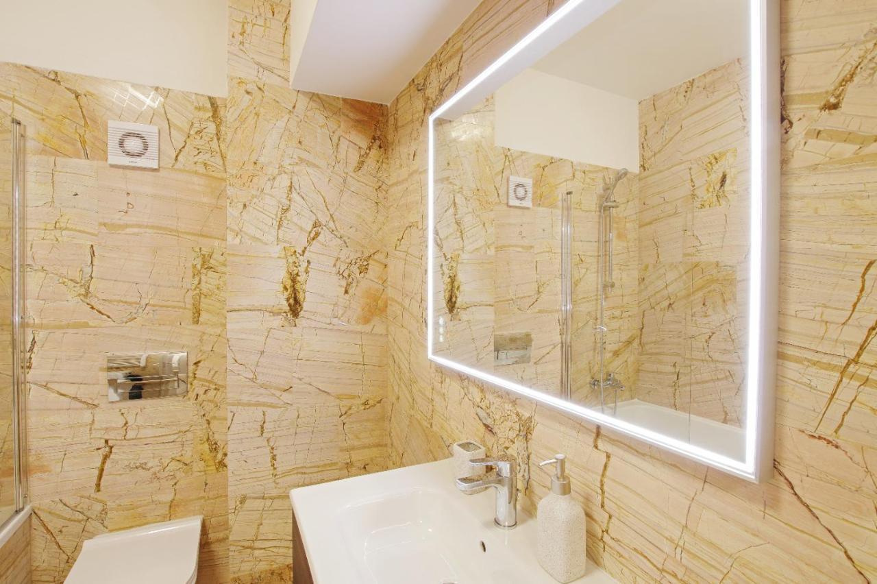 Himson-Beige Apartment Яссы Экстерьер фото